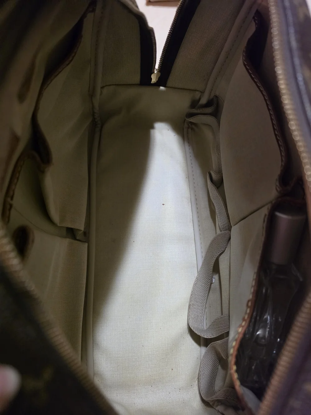 Louis Vuitton Deauville handbag